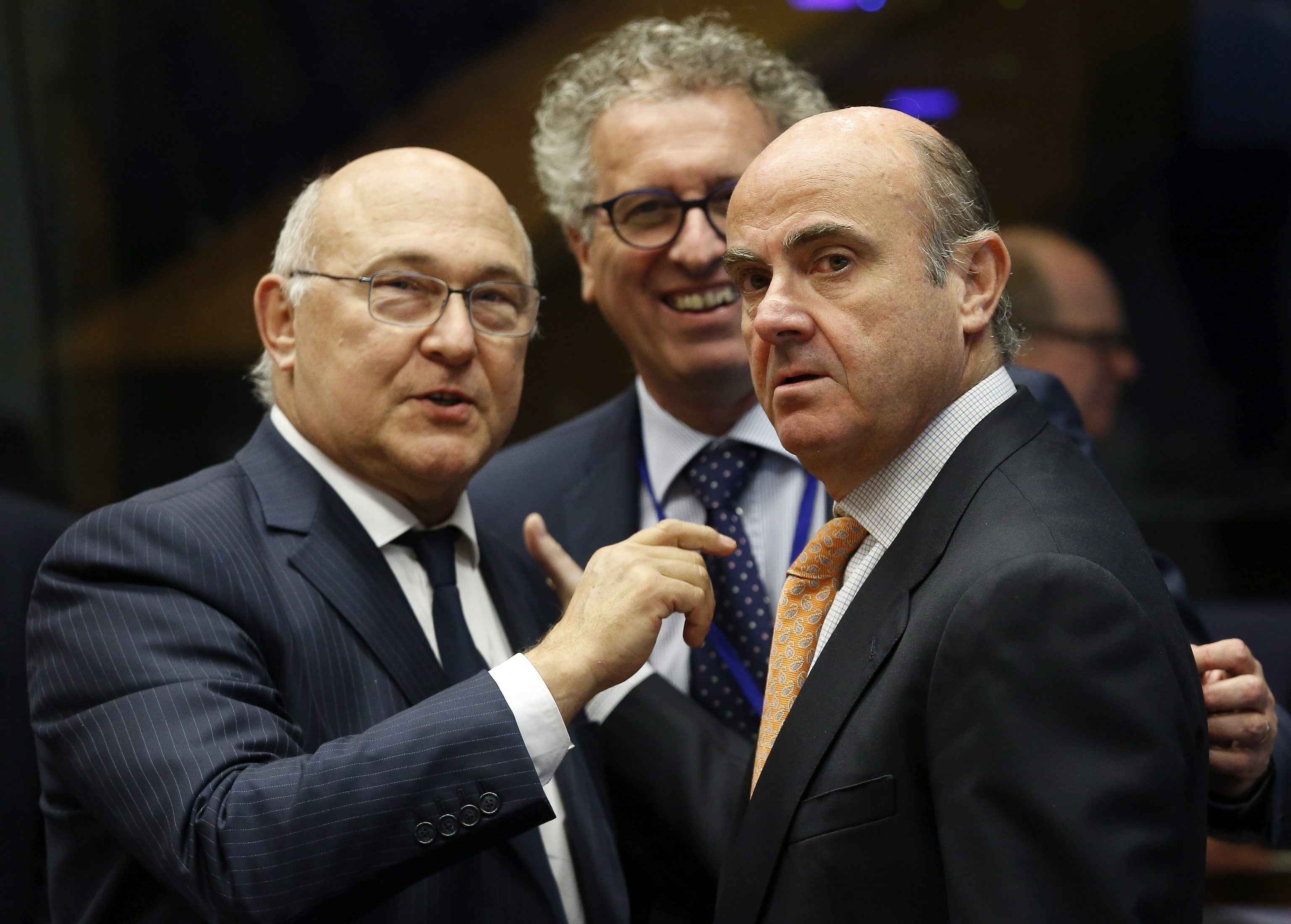 El ministro de Finanzas francés, Michel Sapin, su homólogo luxemburgués, Pierre Gramegna y el ministro de Economía español, Luis de Guindos.