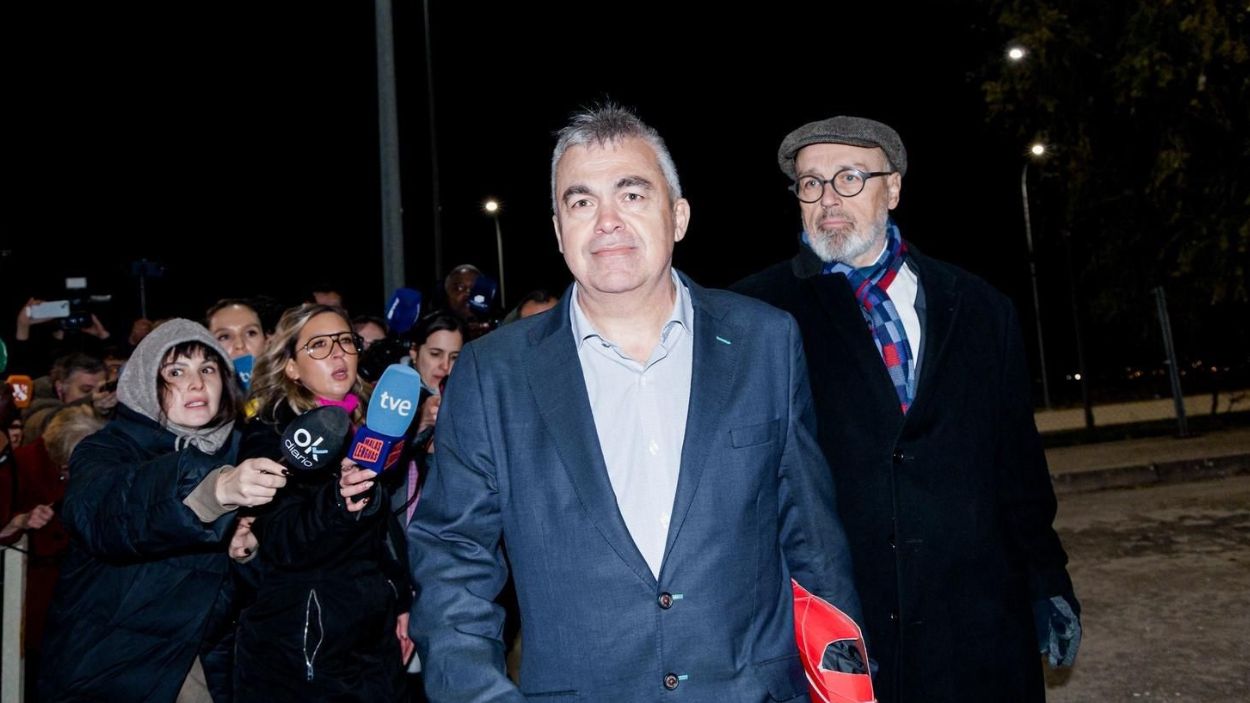 El exsecretario de Organización del PSOE, Santos Cerdán, a su salida de la cárcel de Soto del Real tras su puesta en libertad provisional. EP.