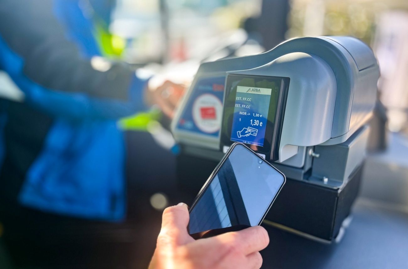 El mensaje de agradecimiento de una madre a un conductor de autobús de Madrid por el gesto que tuvo con su hijo no ha tardado en hacerse viral. (Foto: EP)