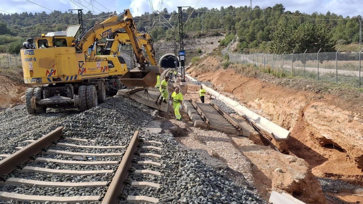 Trabajos de adecuación en las vías afectadas por la DANA