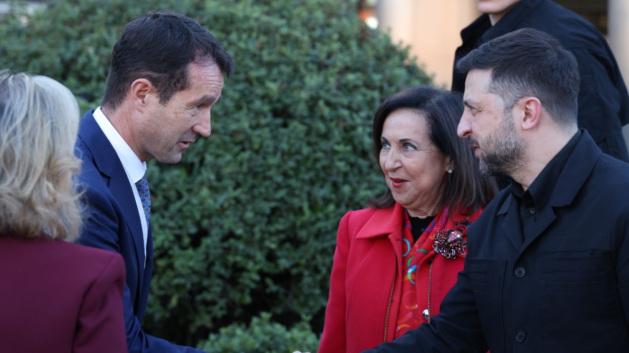 El presidente de Ucrania,  Volodimir Zelenski, visita las instalaciones de Indra