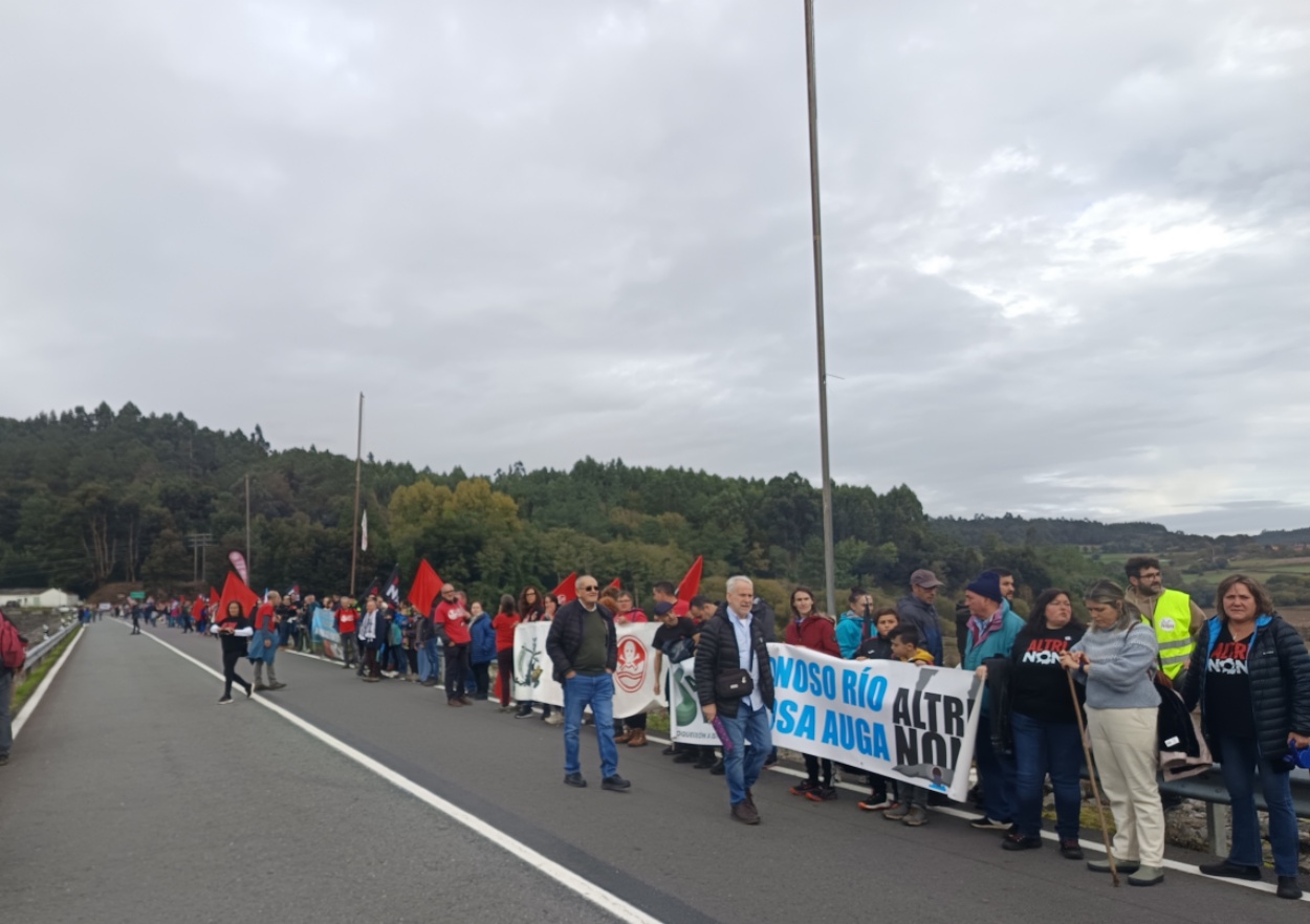 Imagen de una de las últimas protestas llevadas a cabo contra el proyecto de Altri (Foto: Europa Press).