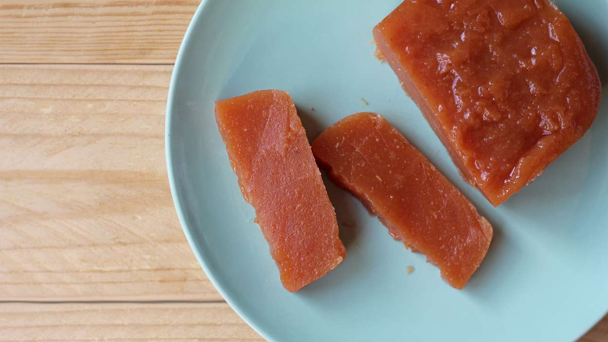 Así se prepara un exquisito dulce de membrillo. EP