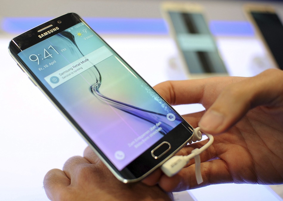 En la imagen un teléfono Samsung, compañía que empieza a notar en sus cotizaciones en bolsas de todo el mundo el asunto del Galaxy Note 7. 