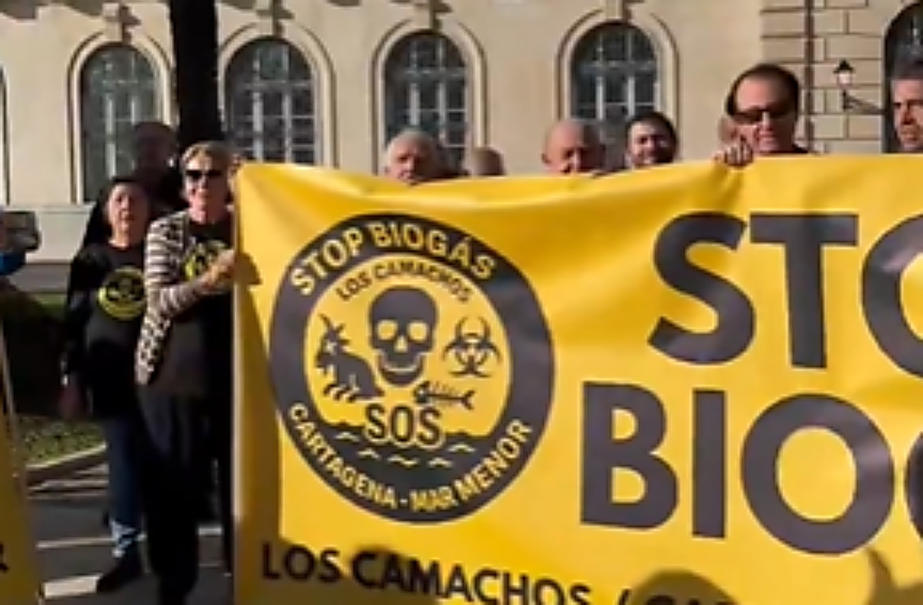 Concentración en Cartagena contra la planta de biogás de Los Camachos. (Foto: X)