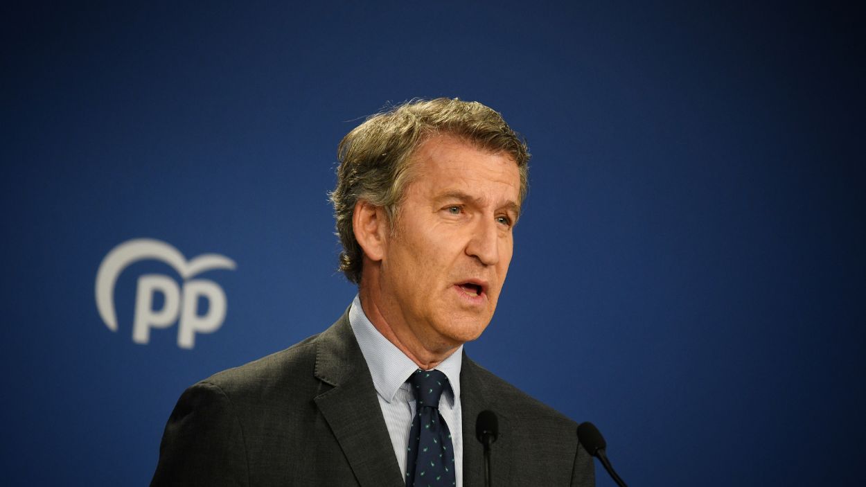 El presidente del Partido Popular, Alberto Núñez Feijóo, en una comparecencia desde la sede del partido en la calle Génova de Madrid. EP.