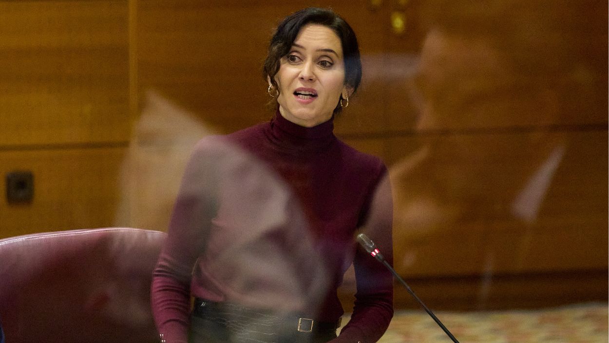 La presidenta de la Comunidad de Madrid, Isabel Díaz Ayuso, en un Pleno de la Asamblea regional. EP. (2)