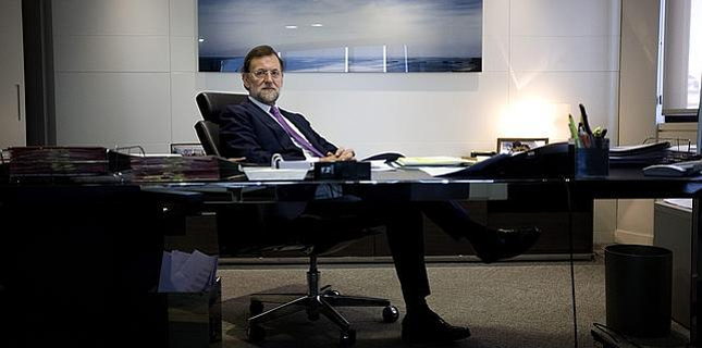 Mariano Rajoy en su despacho en Génova..., un despacho también pagado en parte con dinero en negro de la Gürtel. Foto PP