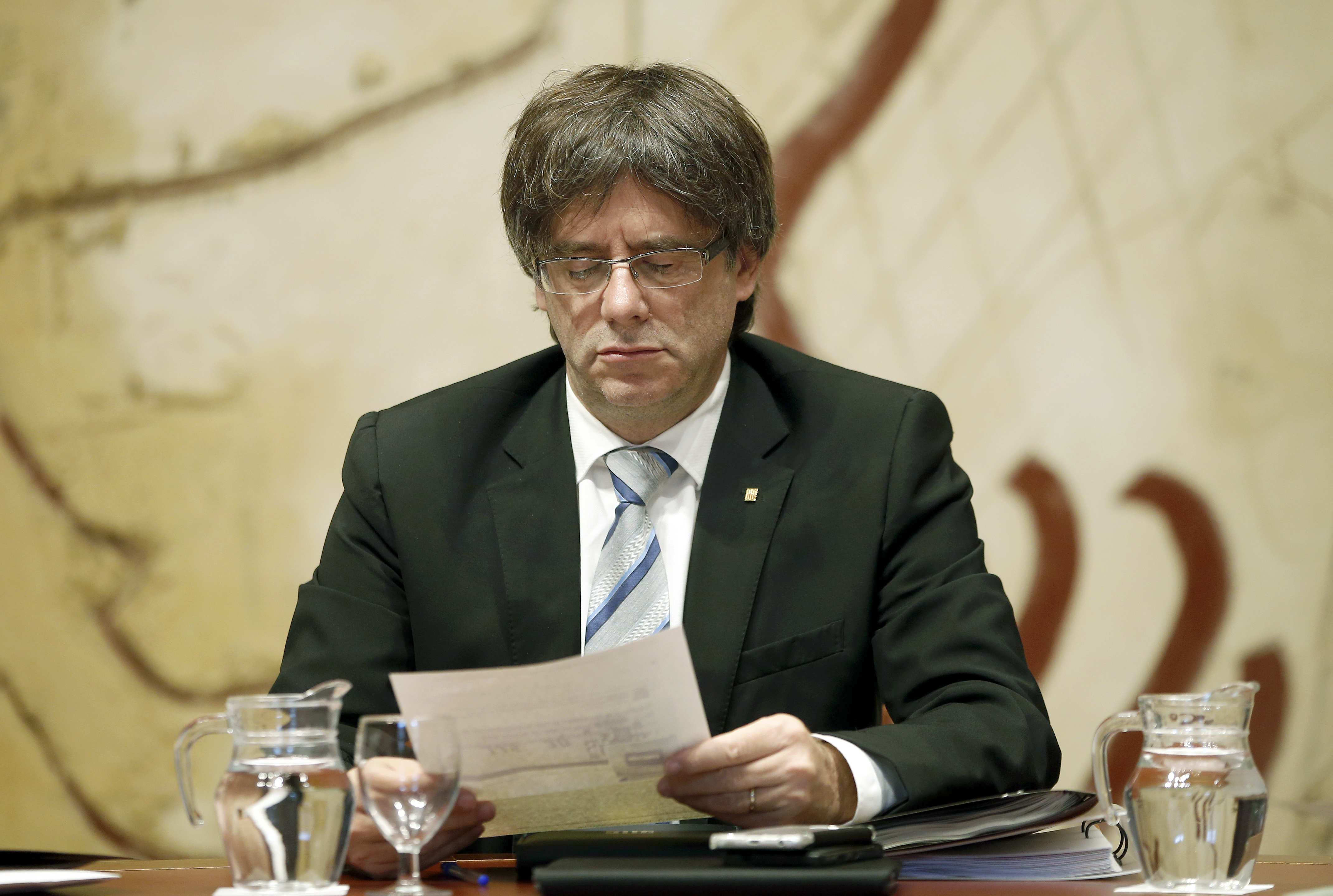 El presidente de la Generalitat, Carles Puigdemont, durante la reunión semanal del gobierno catalán.