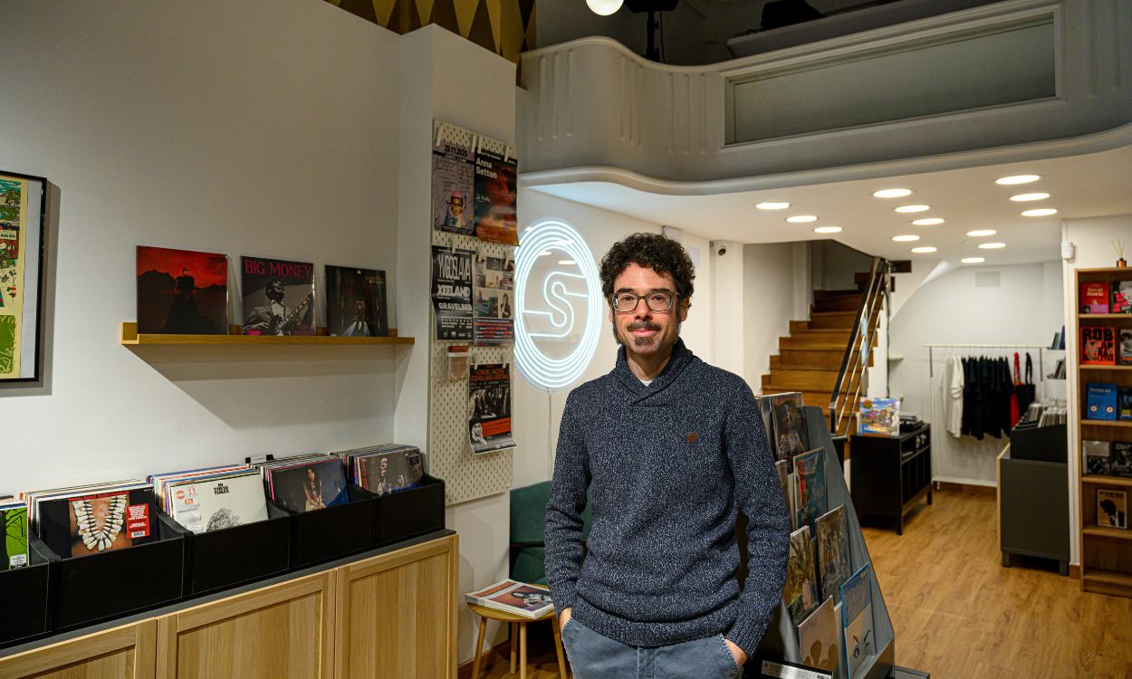 Ángel González Fernández, dueño de Supersonic Discos. 