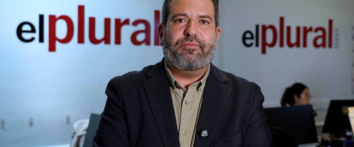 La mesa del director: Los golpistas cambian los tricornios por las togas