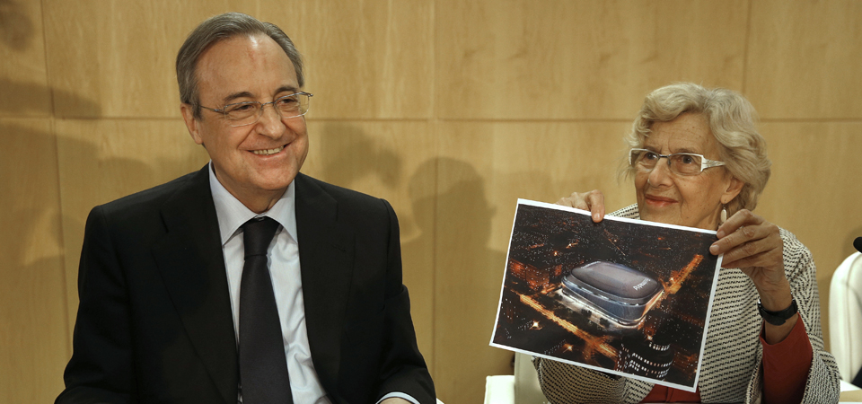 Florentino Pérez y Manuela Carmena durante la presentación del acuerdo para las obras del Santiago Bernabéu