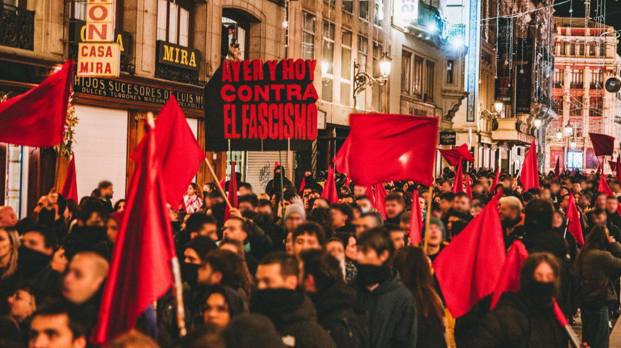 Manifestación antifascista multitudinaria por las calles de Madrid. Fotografía de CJS.