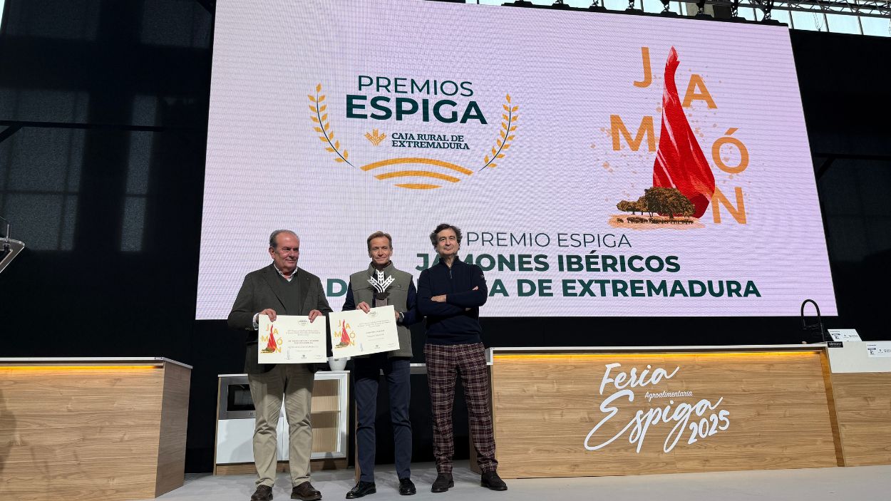 El chef Pepe Rodríguez hizo entrega del reconocimiento más alto que puede recibir un jamón dentro de la DOP Dehesa de Extremadura