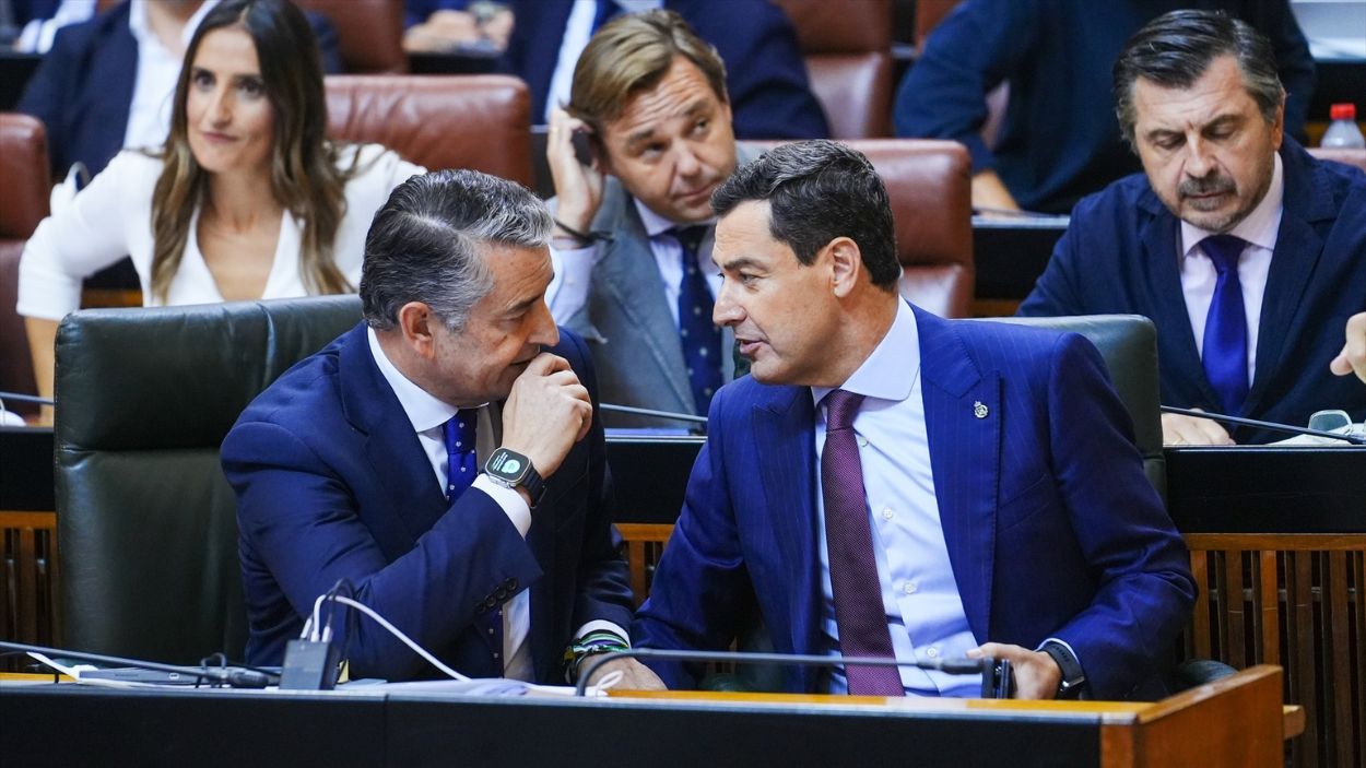 Consejero de Presidencia, Sanidad y Emergencias, Antonio Sanz y presidente de la Junta, Moreno Bonilla / EP