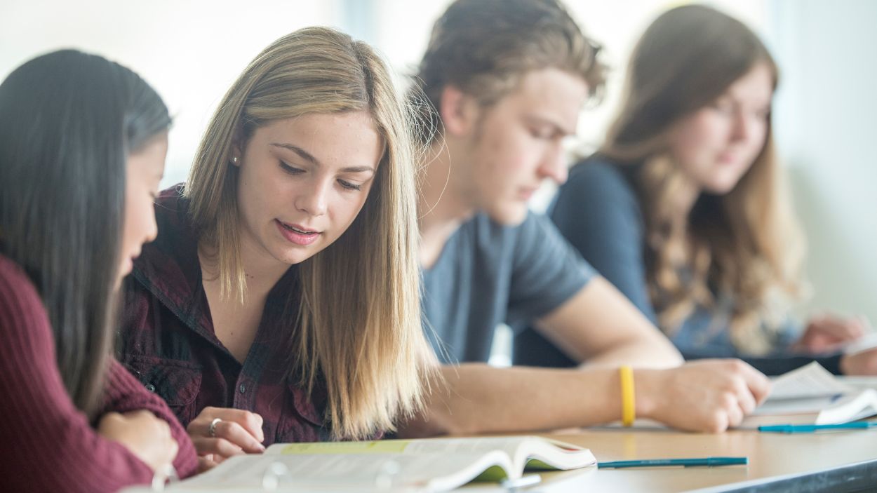 Banco Santander ha estrenado un nuevo programa que este año está ofreciendo 8.000 becas Santander Microcredenciales