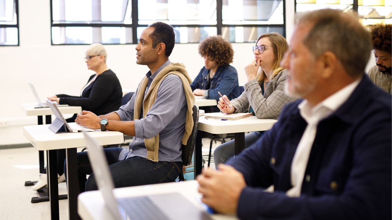 Banco Santander ha estrenado un nuevo programa que este año está ofreciendo 8.000 becas Santander Microcredenciales