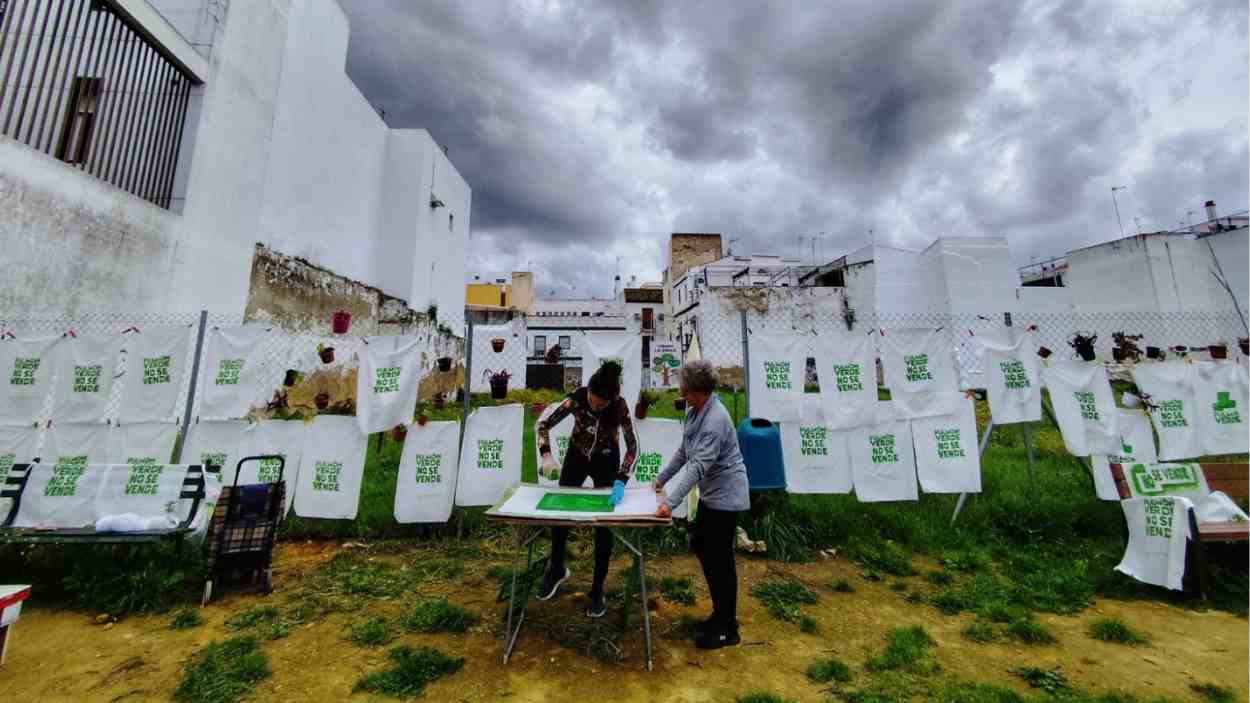 Miembros de la Asociación vecinal Pulmón Verde Arrayán
