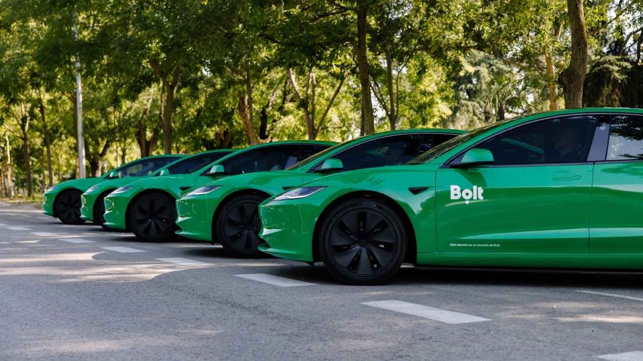 Coches de la empresa Bolt. EP.