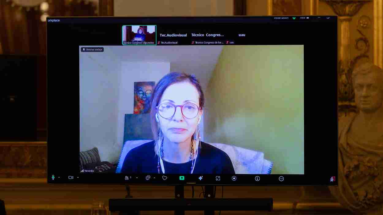 La economista Nevenka Fernández interviene por videoconferencia en un acto conmemorativo por el 25N. Europa Press