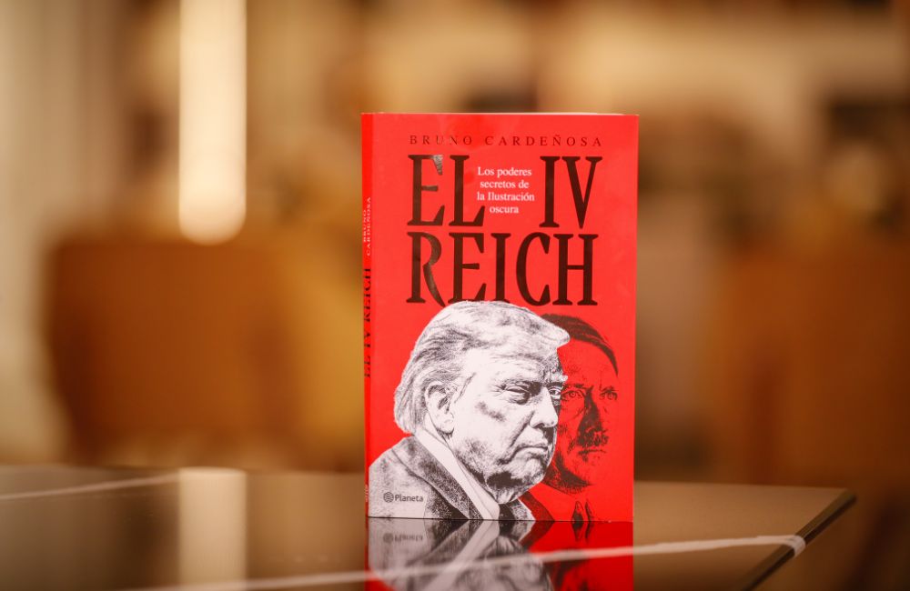 Portada del libro 'El IV Reich', de Bruno Cardeñosa (Foto: Javier Ocaña / Planeta)
