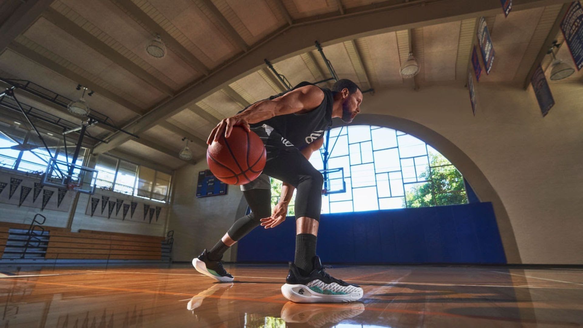 Setph Curry durante la promoción de una de sus zapatillas| EP