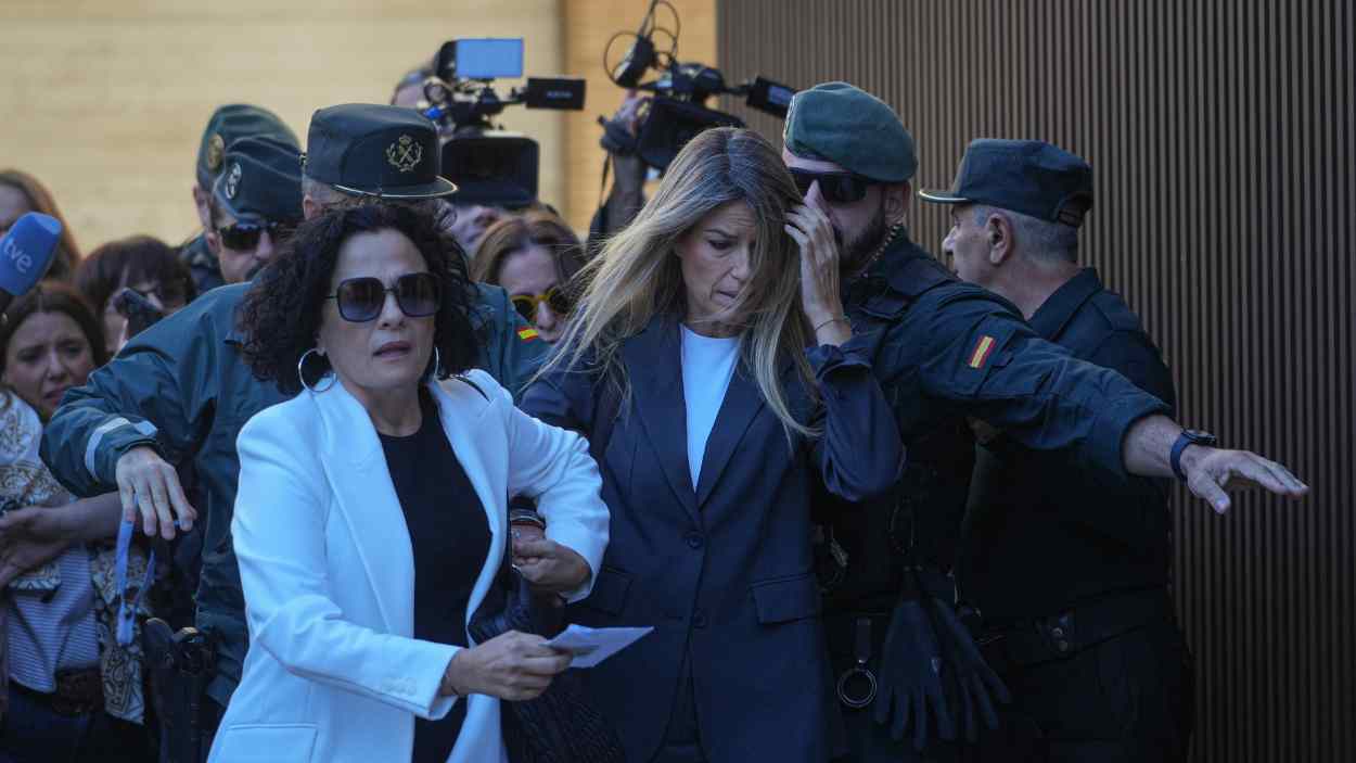 Maribel Vilaplana en la salida del juzgado. EP