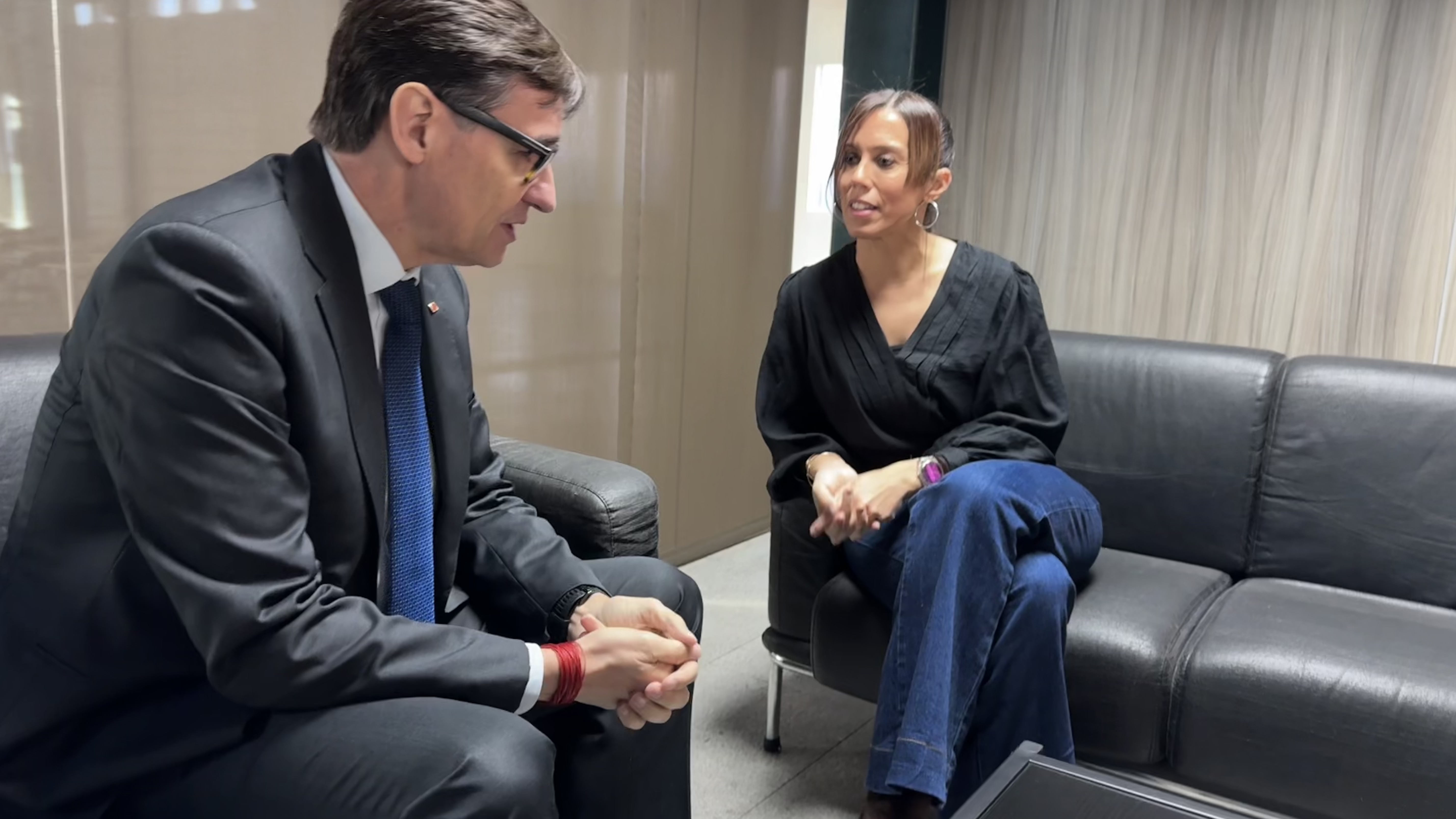 El presidente de la Generalitat de Cataluña, Salvador Illa, y la alcaldesa de Sabadell, Marta Farrés