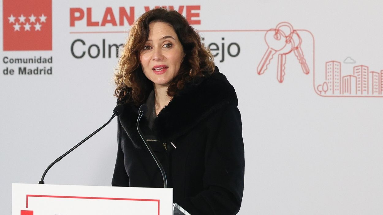 Ayuso entrega las llaves a los primeros adjudicatarios de las 282 viviendas del Plan Vive en Colmenar Viejo (Madrid). EP