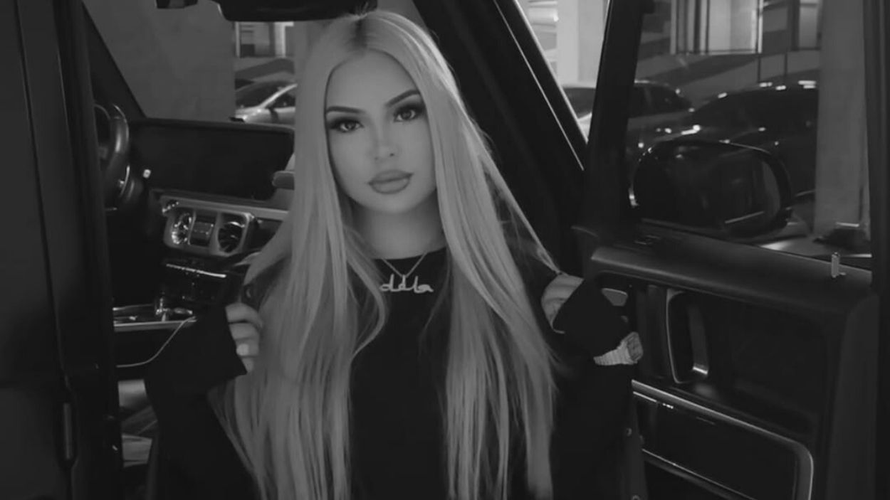 De La Rosa. @delarosaaaa.