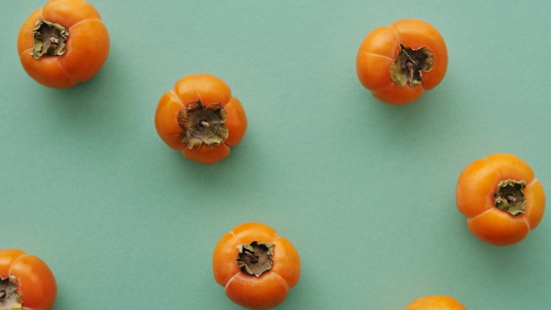 La temporada del caqui es el otoño La temporada del caqui es el otoño