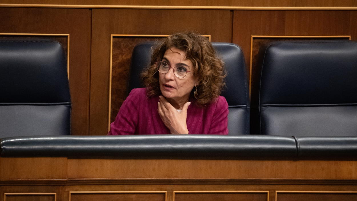 La senda de déficit cae, las CCAA pierden 5.500 millones y el Gobierno se la juega a la segunda ronda. EP.