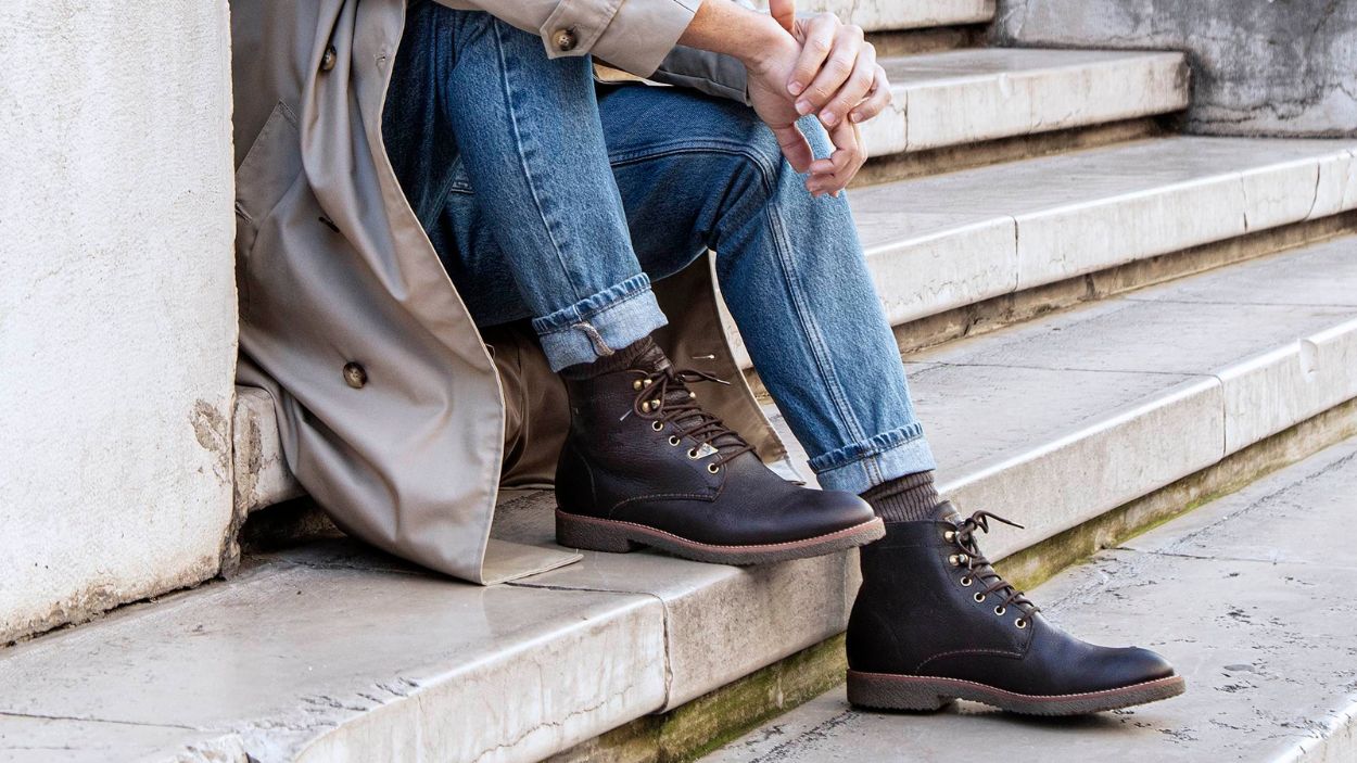  Unas buenas botas para hombre no solo definen un estilo, sino que son la principal barrera de protección contra el frío, la lluvia y la nieve