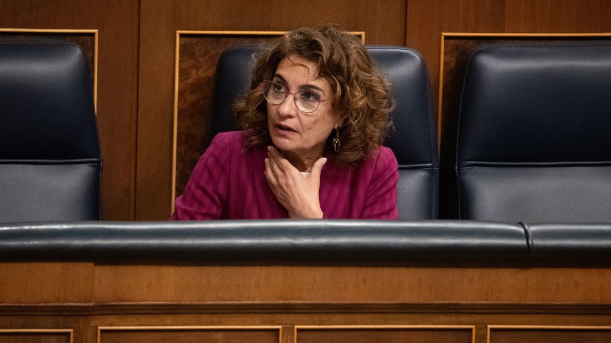 La vicepresidenta segunda y ministra de Hacienda, María Jesús Montero, en un Pleno del Congreso de los Diputados. EP.