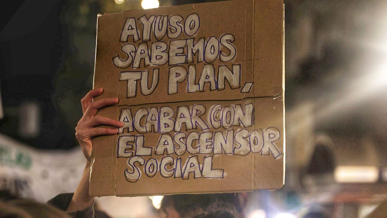 Decenas de personas durante la manifestación universitaria por la educación pública, a 27 de noviembre de 2025, en Madrid. EP.