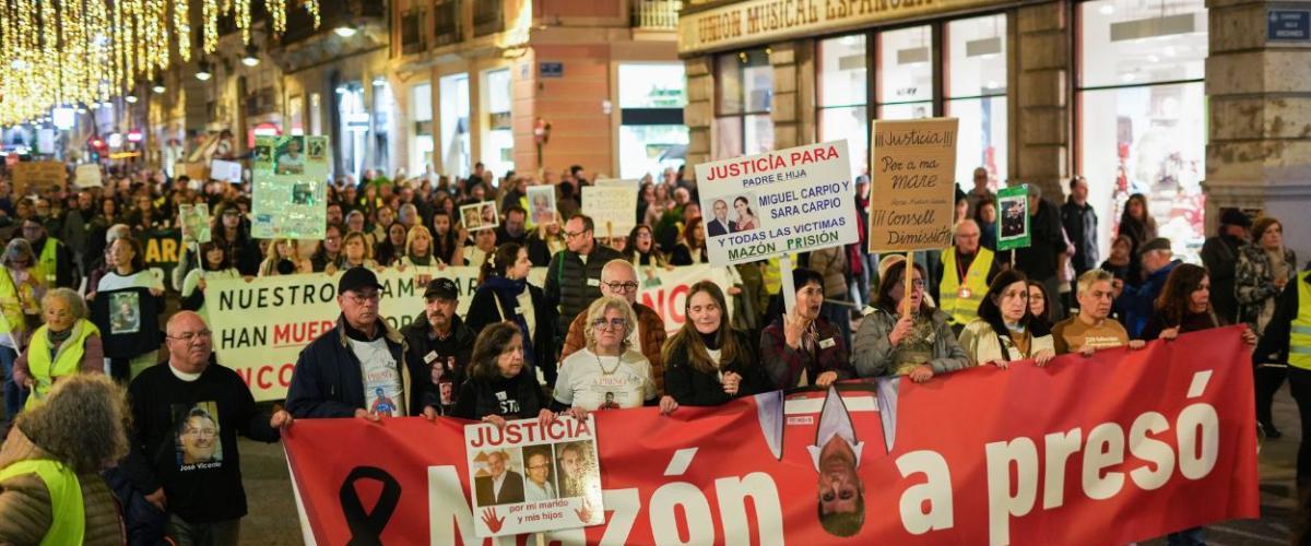 Valencia vuelve a clamar «justicia, memoria y prisión» para Mazón en una nueva marcha por las víctimas de la DANA Valencia vuelve a clamar «justicia, memoria y prisión» para Mazón en una nueva marcha por las víctimas de la DANA