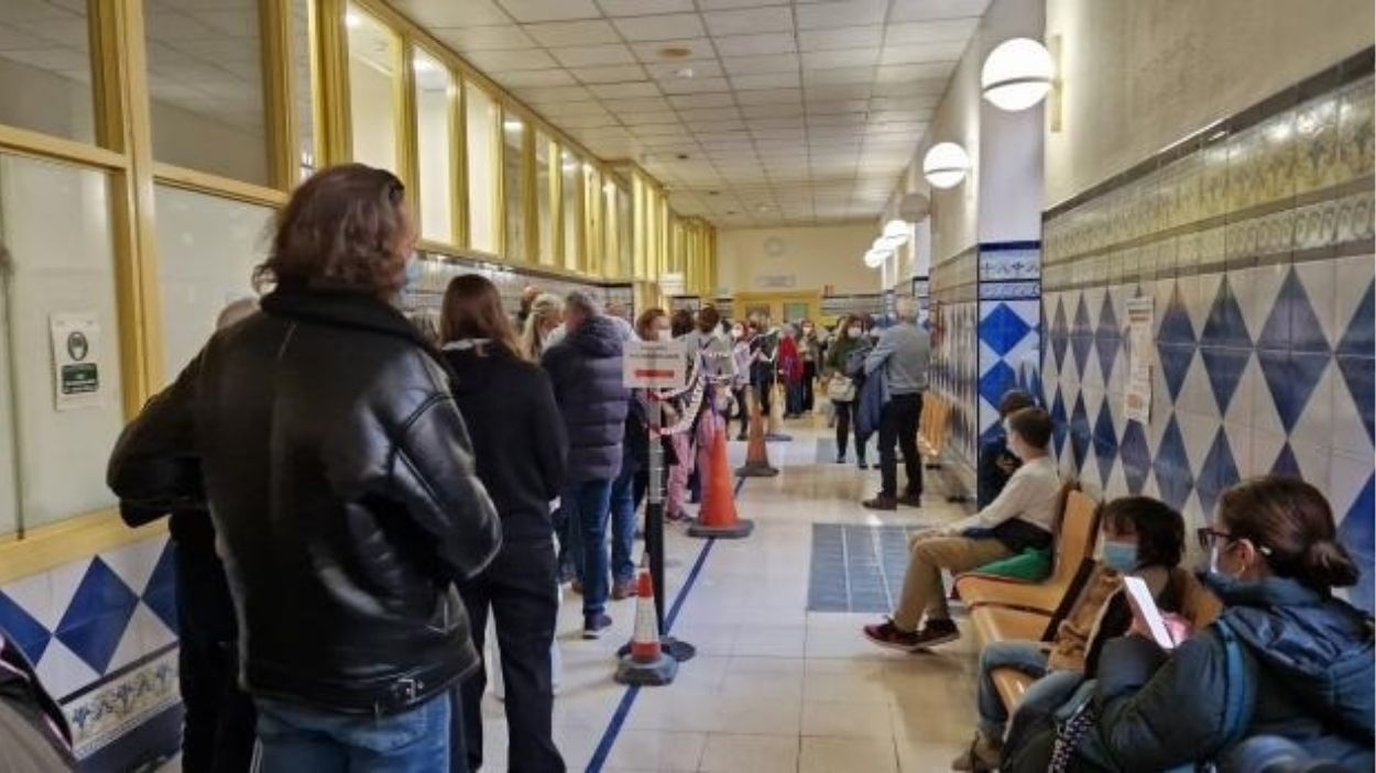 Colas en el Hospital Nuestra Señora de Gracia de Zaragoza. EP.