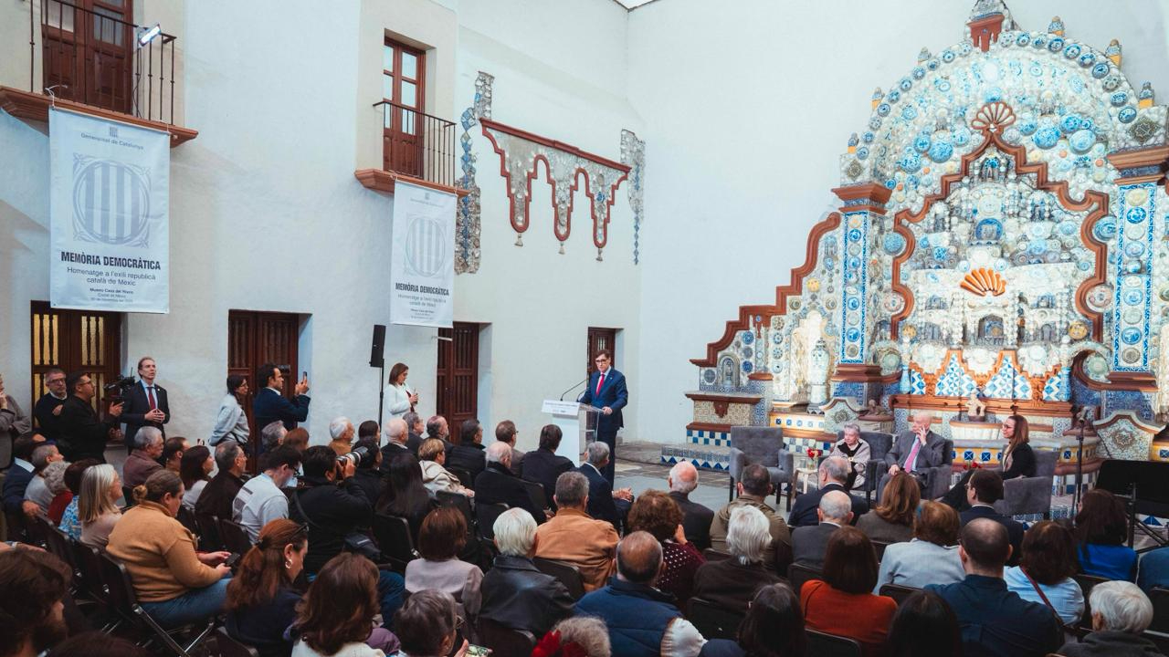 El presidente de la Generalitat, Salvador Ille, durante un acto de homenaje a los catalanes exiliados durante el franquismo en Ciudad de México. Arnau Carbonell