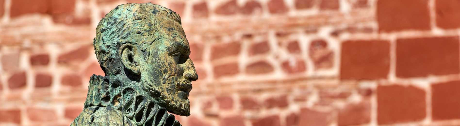 Estatua de Miguel de Cervantes en Alcázar de San Juan.