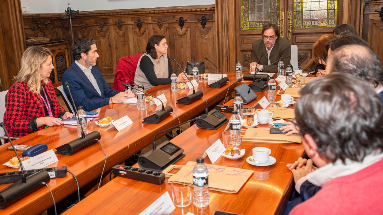 El presidente de Renfe, Álvaro Fernández Heredia, se reúne con representantes de colectivos de personas con discapacidad