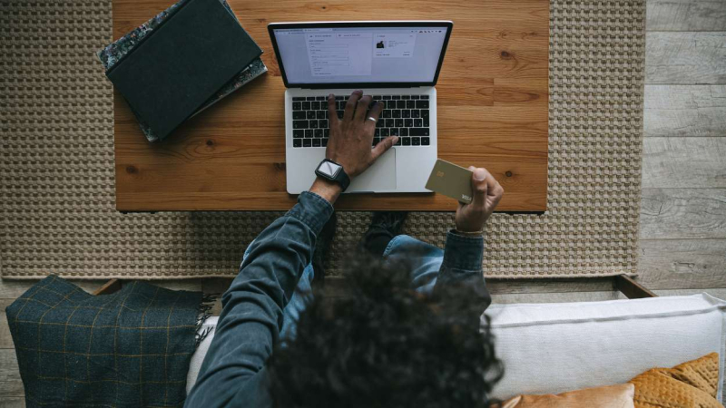 Cada vez son más las opciones para estudiar en una universidad online en España Cada vez son más las opciones para estudiar en una universidad online en España