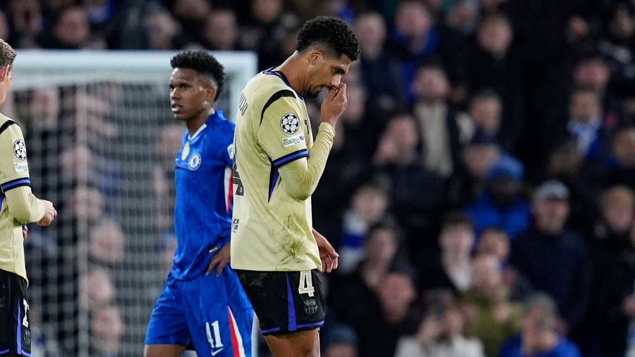 Ronald Araujo, durante un partido con el Barcelona. EP
