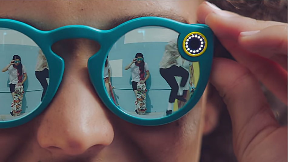 Imagen tomada del vídeo promocional de Spectacles, las nuevas gafas de Snapchat.
