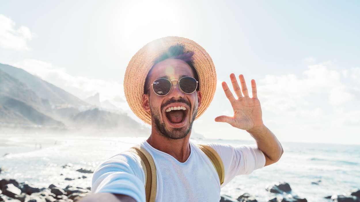 El inesperado hábito que distingue a los turistas españoles según un nuevo estudio