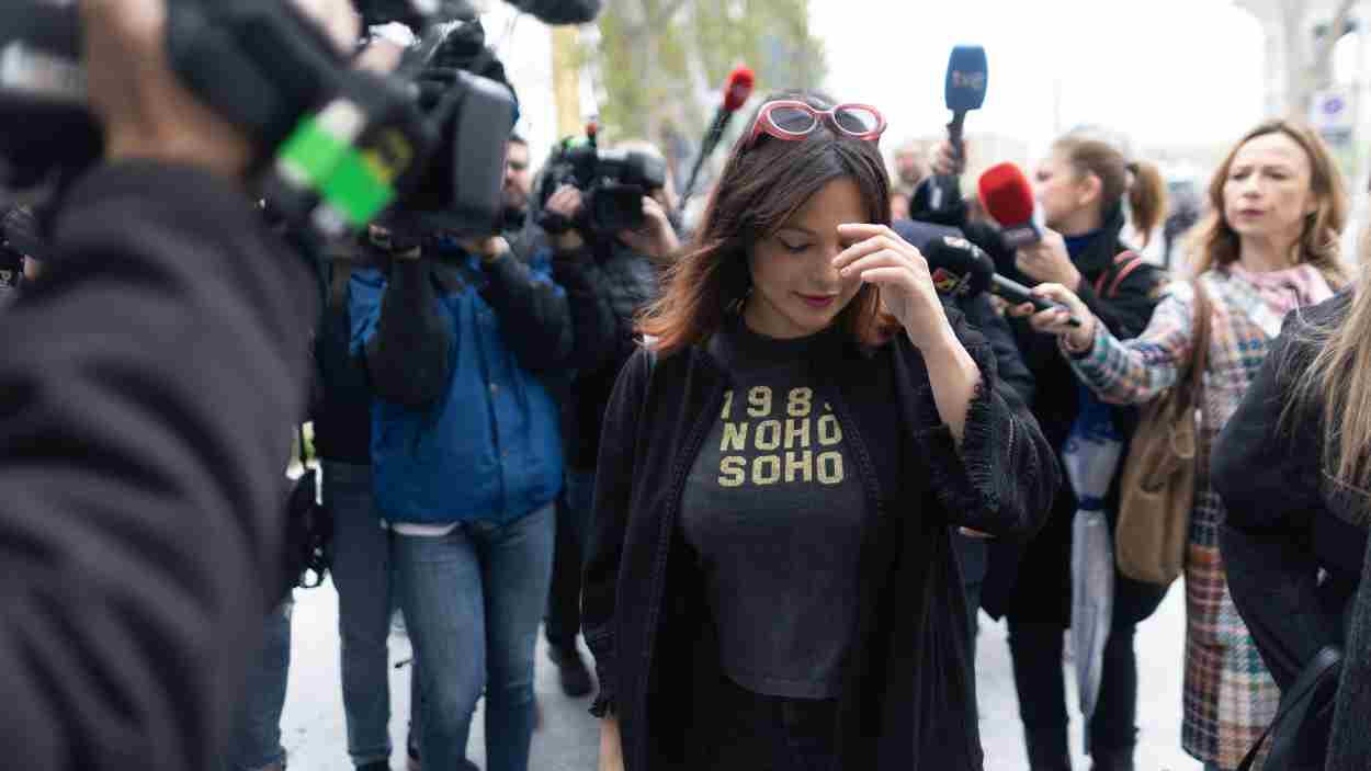 La actriz Elisa Mouliaá llega a los Juzgados de Plaza de Castilla el 11 de abril de 2025. Foto de archivo. EP