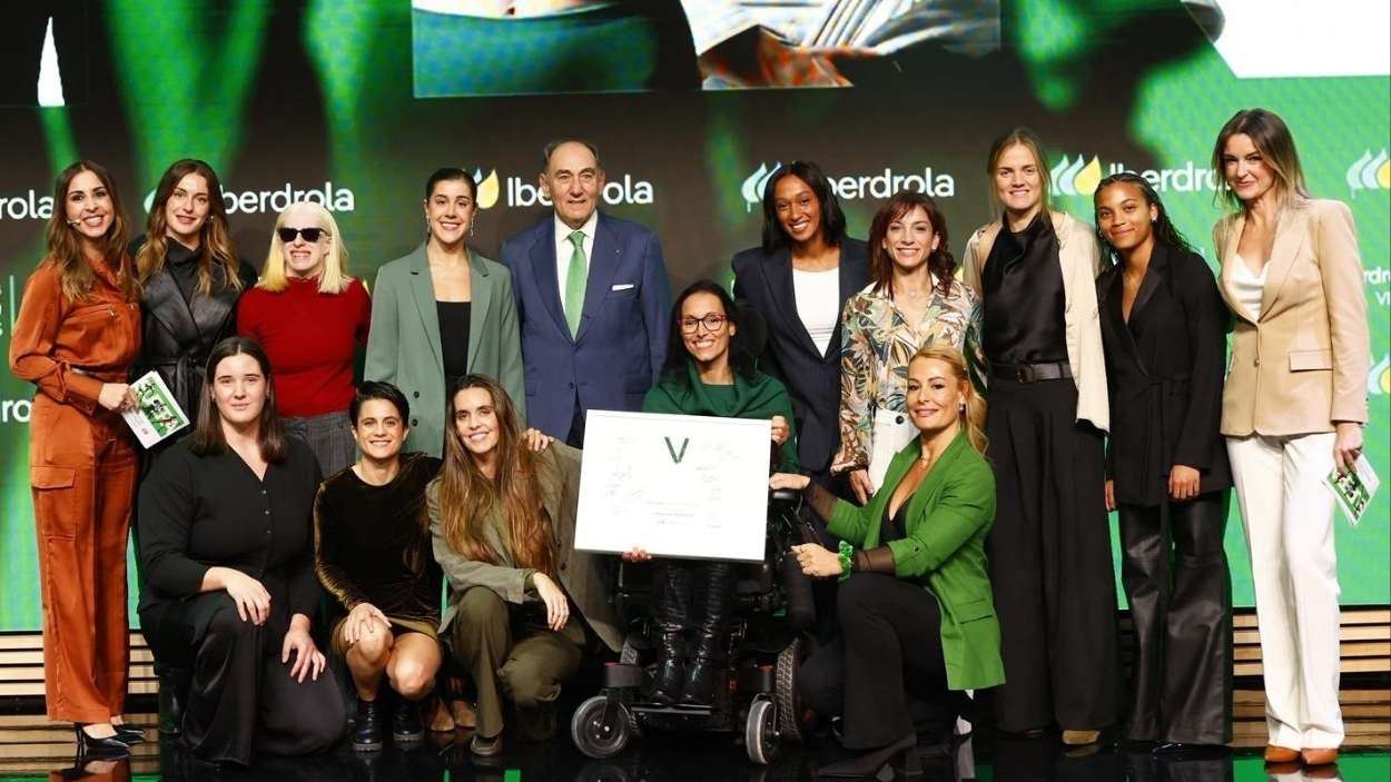 Los Premios Iberdrola Supera reconocen el proyecto del Dream Team Kukullaga de Bizkaia de balonmano playa femenino. EP (2)