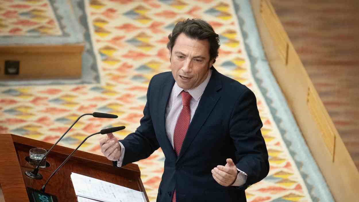 Ángel Alonso muestra su machismo en la Asamblea contra Bergerot. EP