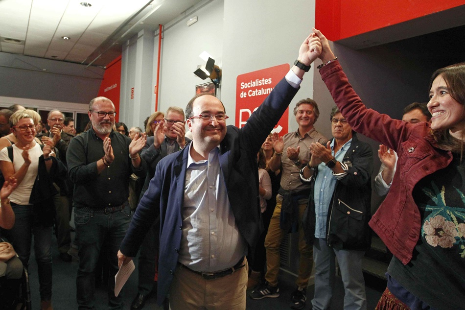 Miquel Iceta celebra su reelección como líder del PSC. 