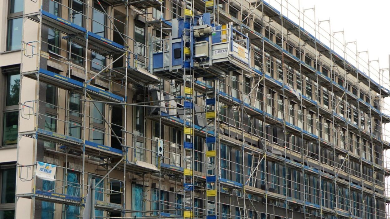 Edificio en proceso de rehabilitación energética