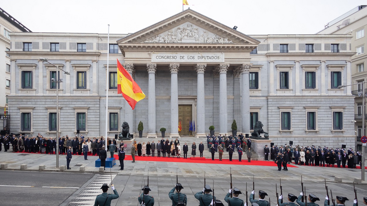 Acto de izado solemne de la Bandera Nacional con motivo del Día de la Constitución, en el Congreso de los Diputados, a 6 de diciembre de 2025. EP
